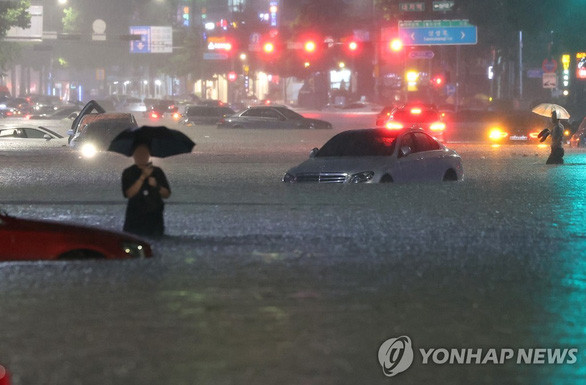 Mưa kỷ lục ở Hàn Quốc: Seoul chìm trong nước, 3 người chết thương tâm dưới tầng hầm